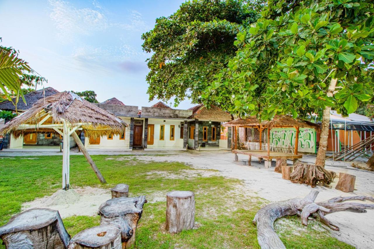 Guerilla Dive Lodge Pulau Pari Giacarta Esterno foto