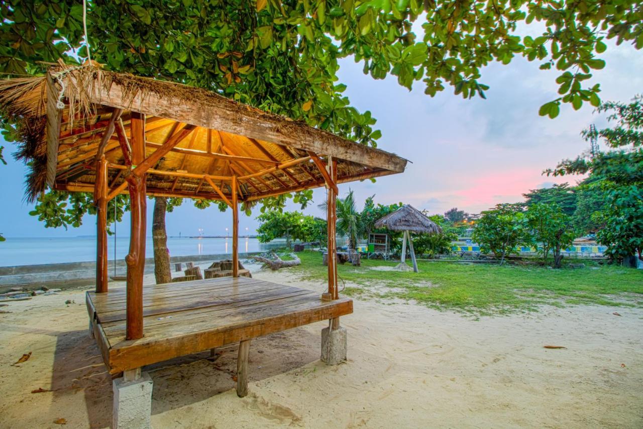 Guerilla Dive Lodge Pulau Pari Giacarta Esterno foto