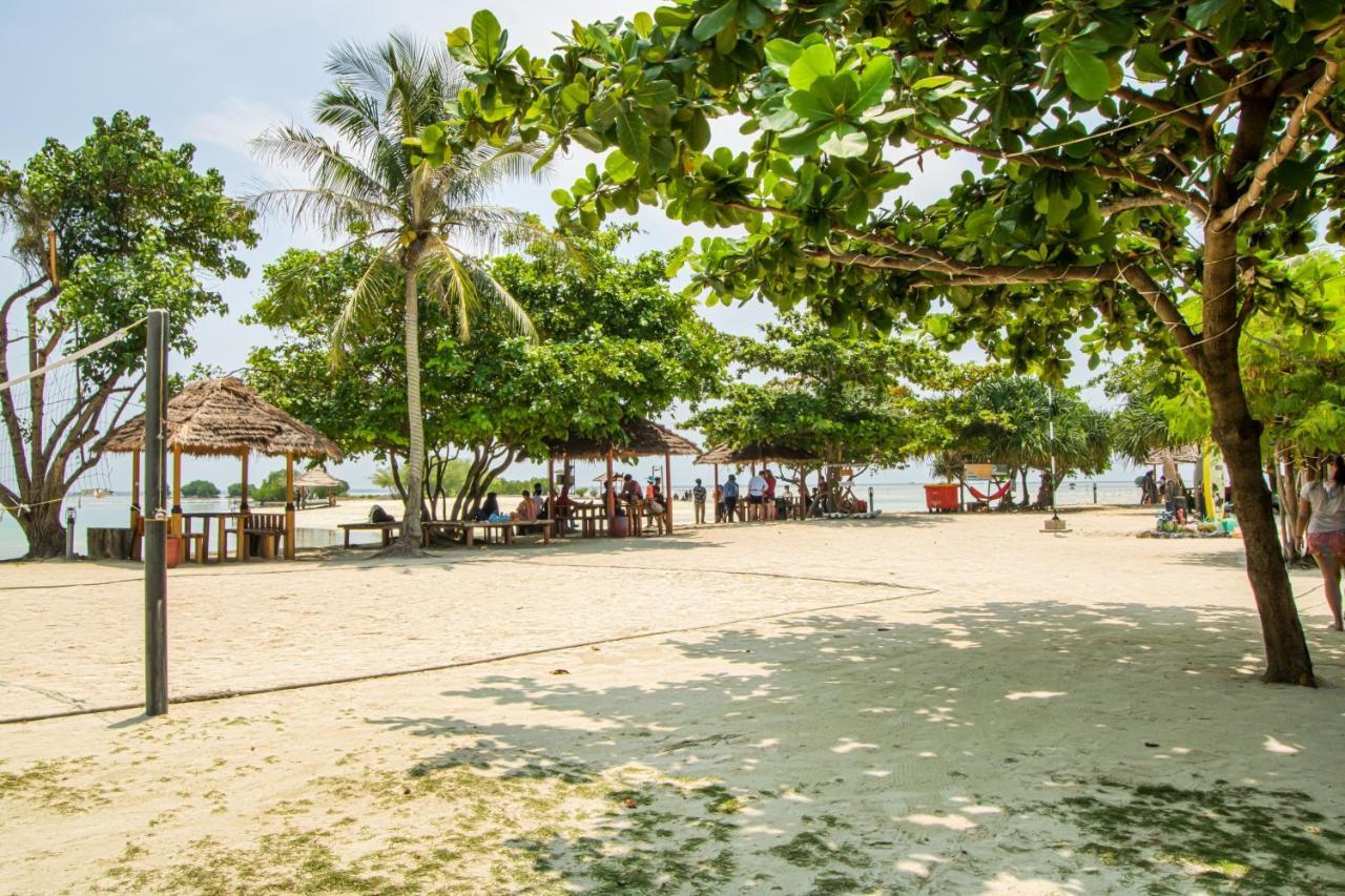 Guerilla Dive Lodge Pulau Pari Giacarta Esterno foto